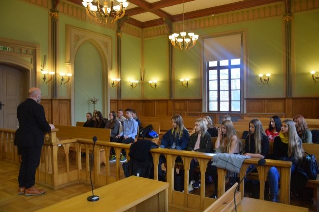 Spotkanie uczniów II LO w Malborku z Prezesem Sądu Rejonowego - 08.12.2017