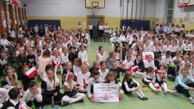 Świętowanie stulecia Niepodległej Polski w malborskiej Szkole Podstawowej&#8230;
