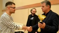 Patryk Paziak zdobył Puchar Wójta Gminy Stare Pole w Turnieju Szachowym.