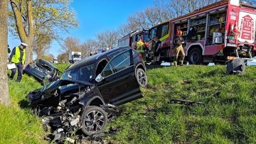 Zderzenie dwóch samochodów na DK22 w Gnojewie. Trzy osoby trafiły do…