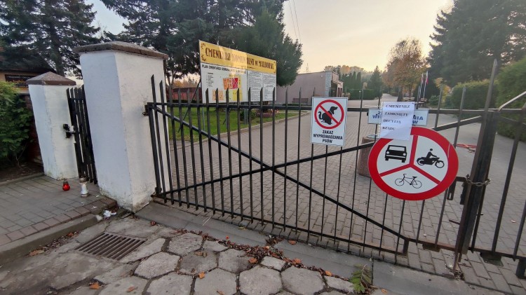 Rząd zamyka cmentarze. Zobacz Komunalny w Malborku z drona [foto i wideo]
