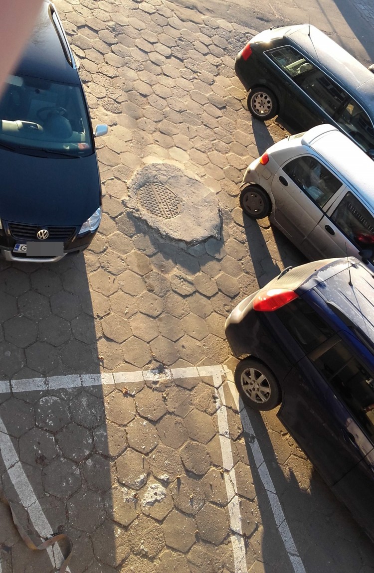 Mistrz(yni) parkowania zablokował(a) wyjazd z parkingu przy Pawilonie&#8230;