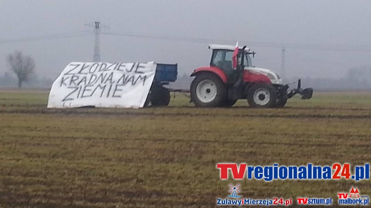 Dworek. Protest rolników. Chcą rozmów z GDDKIA i wypłaty odszkodowań&#8230;